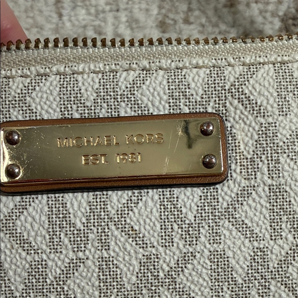 Michael Kors Cream Monogram Wristlet| Jet Set Small Signature Logo Wristlet - Picture 4 of 12